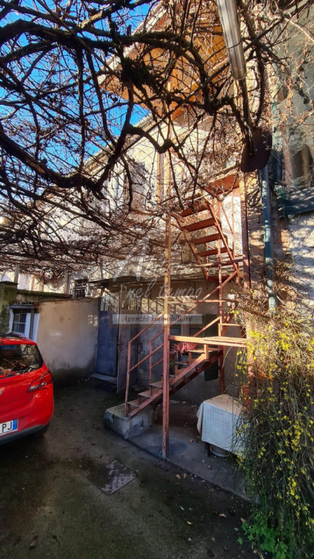 CITTADELLA (PD) - VIA BORGO PADOVA 23

In nostra esclusiva proponiamo in vendita un Palazzo compo...