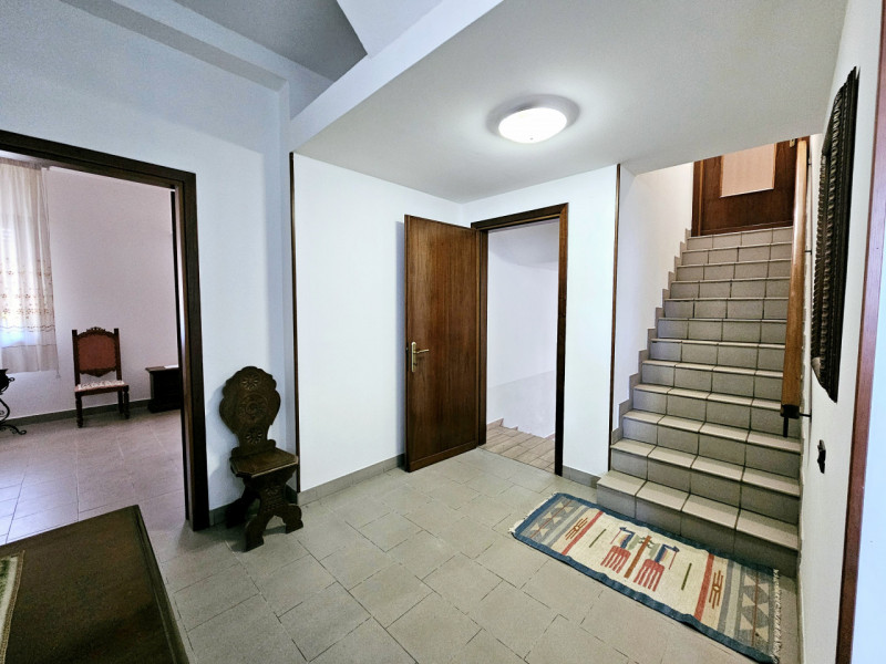 In un bel quartiere residenziale a Pozzonovo, proponiamo meravigliosa villa singola, circondata d...