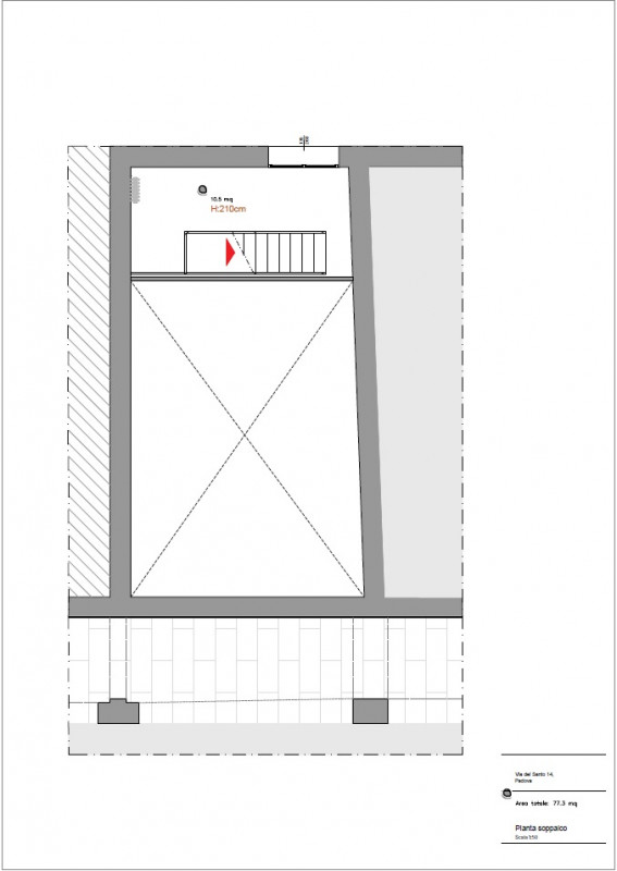 Proponiamo in locazione un raffinato negozio situato in Via del Santo, in una delle zone più sugg...