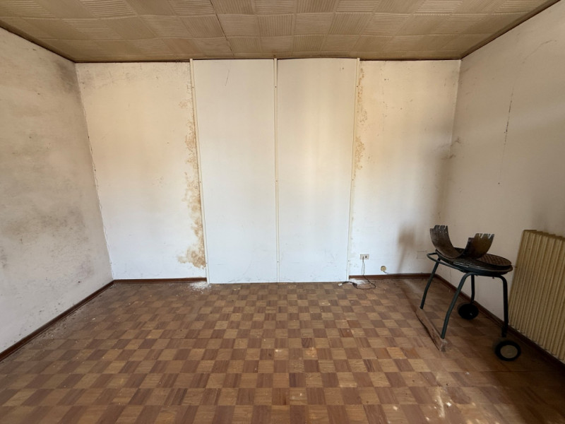 SOVIZZO - VIA ROMA: CASETTA DI CORTE CON INGRESSO INDIPENDENTE E GARAGE TRIPLO. EURO 110.000. COD...