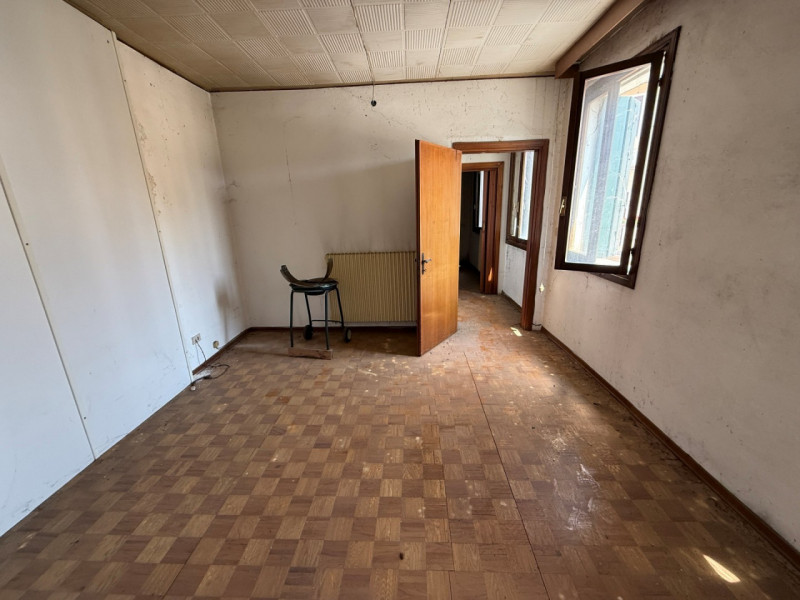 SOVIZZO - VIA ROMA: CASETTA DI CORTE CON INGRESSO INDIPENDENTE E GARAGE TRIPLO. EURO 110.000. COD...