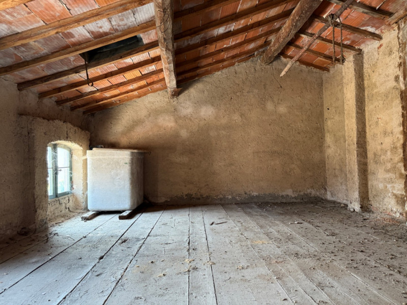 SOVIZZO - VIA ROMA: CASETTA DI CORTE CON INGRESSO INDIPENDENTE E GARAGE TRIPLO. EURO 110.000. COD...