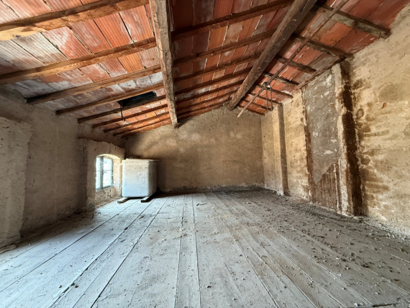 SOVIZZO - VIA ROMA: CASETTA DI CORTE CON INGRESSO INDIPENDENTE E GARAGE TRIPLO. EURO 110.000. COD...