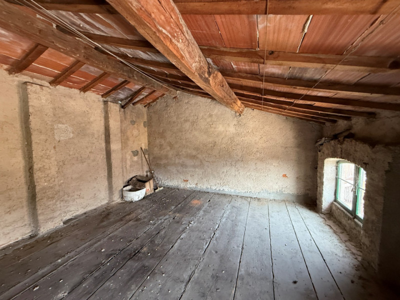 SOVIZZO - VIA ROMA: CASETTA DI CORTE CON INGRESSO INDIPENDENTE E GARAGE TRIPLO. EURO 110.000. COD...