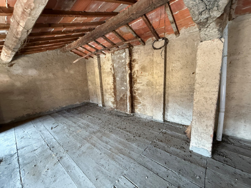 SOVIZZO - VIA ROMA: CASETTA DI CORTE CON INGRESSO INDIPENDENTE E GARAGE TRIPLO. EURO 110.000. COD...