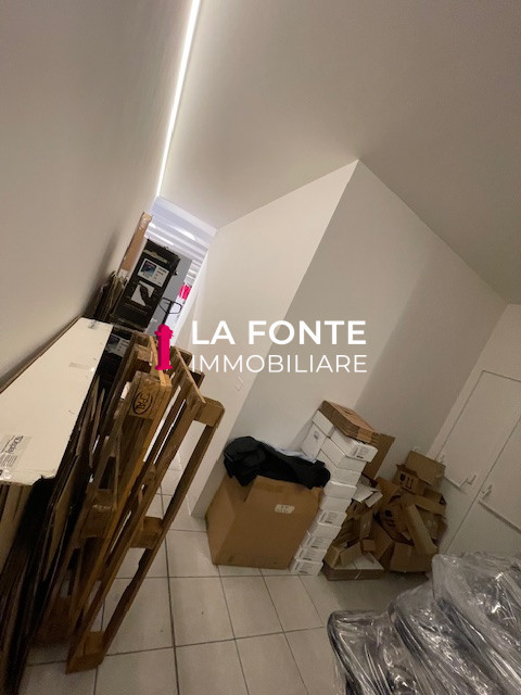 Scopri un'opportunità imperdibile per la tua attività! Proponiamo in affitto un ampio ufficio di ...