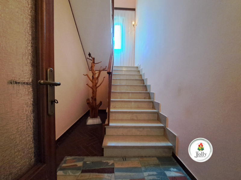 Info prestazione energetica:
Classe F
Epgl,nren 254,69 kwh/m2anno
Epgl,ren 1.11 kwh/m2anno
((

CA...