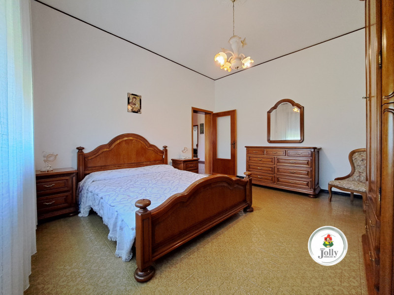 Info prestazione energetica:
Classe F
Epgl,nren 254,69 kwh/m2anno
Epgl,ren 1.11 kwh/m2anno
((

CA...