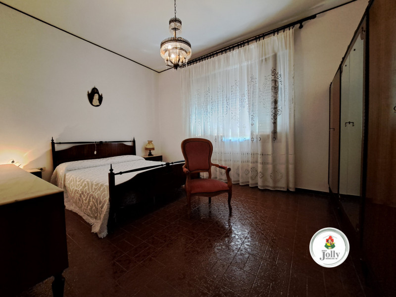 Info prestazione energetica:
Classe F
Epgl,nren 254,69 kwh/m2anno
Epgl,ren 1.11 kwh/m2anno
((

CA...