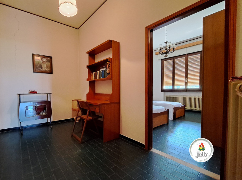 Info prestazione energetica:
Classe F
Epgl,nren 254,69 kwh/m2anno
Epgl,ren 1.11 kwh/m2anno
((

CA...