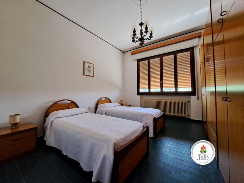 Info prestazione energetica:
Classe F
Epgl,nren 254,69 kwh/m2anno
Epgl,ren 1.11 kwh/m2anno
((

CA...