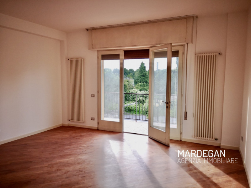 Vi proponiamo in esclusiva questo splendido quadrilocale, l’immobile risulta attualmente AFFITTAT...