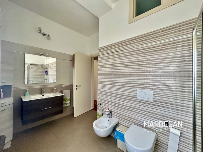 Vi proponiamo in esclusiva questo splendido quadrilocale, l’immobile risulta attualmente AFFITTAT...