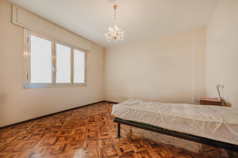 In posizione privilegiata, a pochi passi dal centro e dai principali servizi, APPARTAMENTO situat...