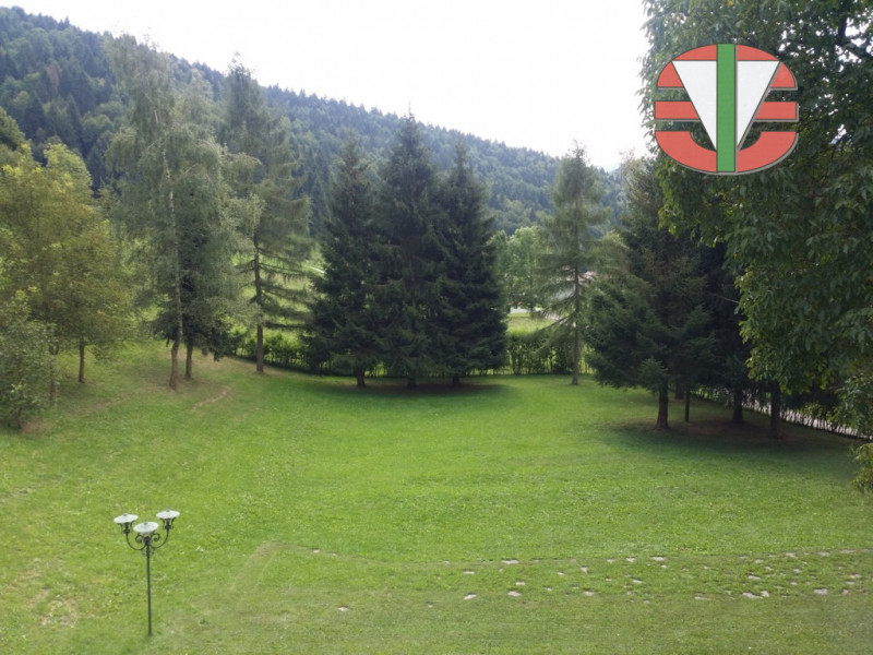 Situata nel tranquillo comune di Foza, questa splendida casa singola terra tetto è disponibile pe...