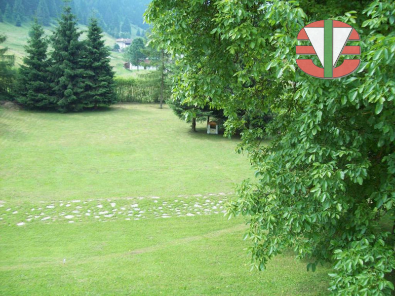 Situata nel tranquillo comune di Foza, questa splendida casa singola terra tetto è disponibile pe...