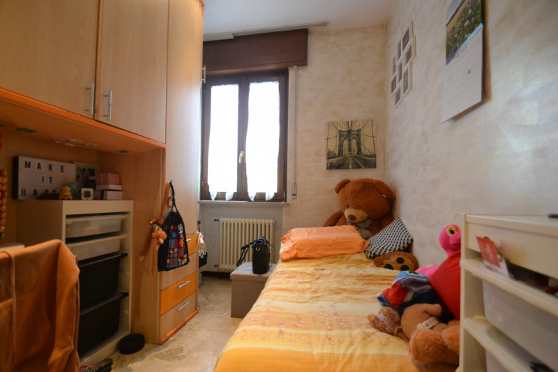 In vendita luminoso appartamento tricamere all’ultimo piano, inserito in una palazzina riservata ...