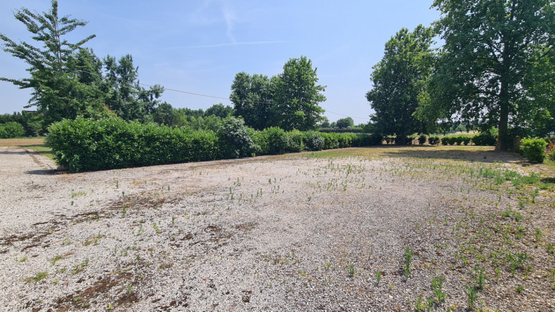 A San Giorgio delle Pertiche, lungo la strada del Santo, a meno di 20 km da Padova e Castelfranco...