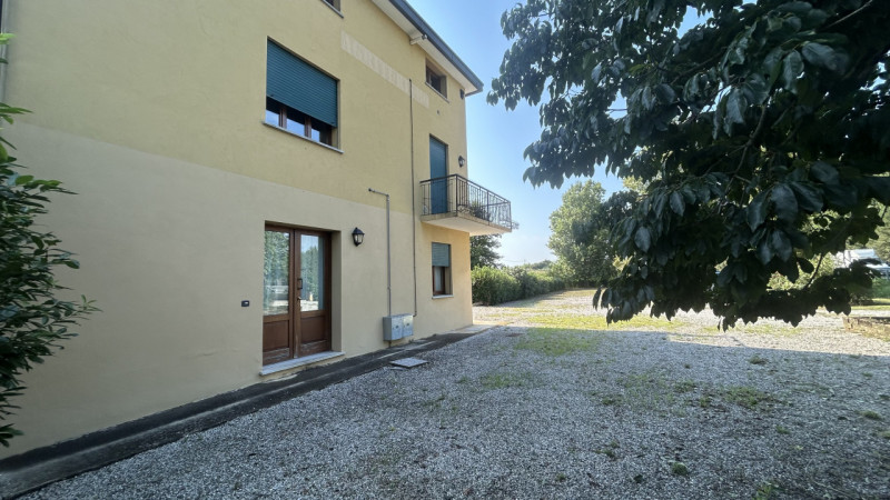 A San Giorgio delle Pertiche, lungo la strada del Santo, a meno di 20 km da Padova e Castelfranco...