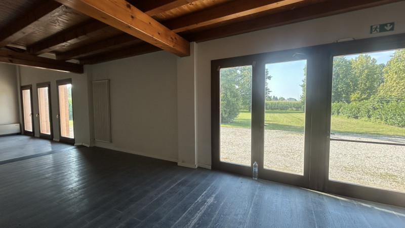 A San Giorgio delle Pertiche, lungo la strada del Santo, a meno di 20 km da Padova e Castelfranco...