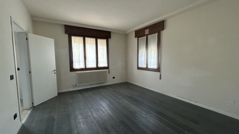 A San Giorgio delle Pertiche, lungo la strada del Santo, a meno di 20 km da Padova e Castelfranco...