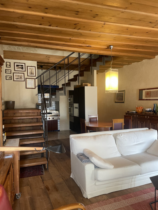 Scoprite questo affascinante appartamento duplex situato in Vittorio Veneto, nella storica zona d...