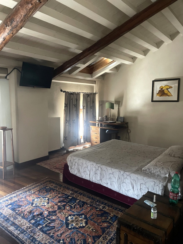 Scoprite questo affascinante appartamento duplex situato nel cuore di Vittorio Veneto, nella stor...