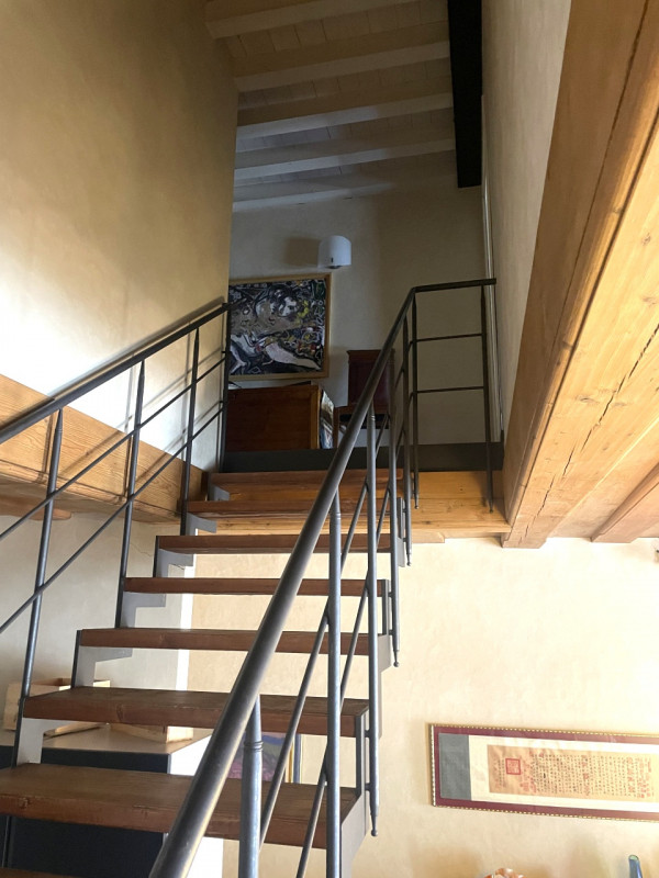 Scoprite questo affascinante appartamento duplex situato nel cuore di Vittorio Veneto, nella stor...