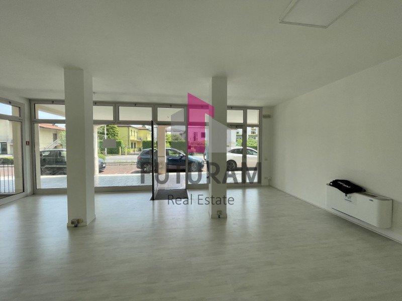 RIF:  049NM -  MELLAREDO DI PIANIGA (VE)  -  PER INFO 0444/310220

Propongo in affitto un negozio...