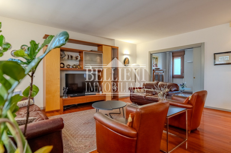 MERCATO NUOVO: In zona ben servita e comoda al Centro Storico, proponiamo in locazione uno spazio...