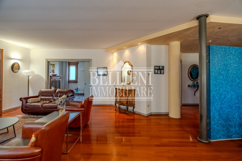 MERCATO NUOVO: In zona ben servita e comoda al Centro Storico, proponiamo in locazione uno spazio...