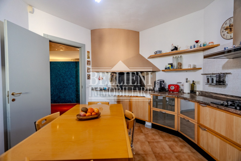 MERCATO NUOVO: In zona ben servita e comoda al Centro Storico, proponiamo in locazione uno spazio...