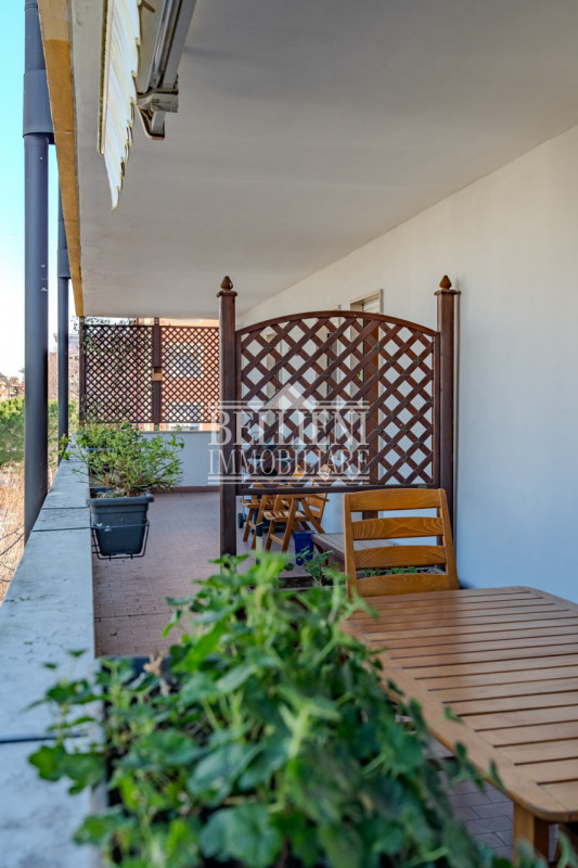 MERCATO NUOVO: In zona ben servita e comoda al Centro Storico, proponiamo in locazione uno spazio...