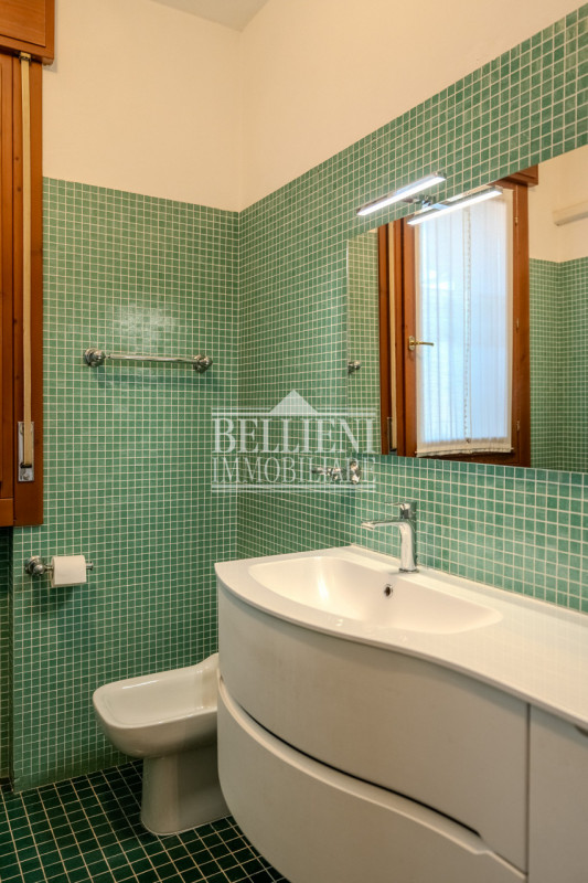 MERCATO NUOVO: In zona ben servita e comoda al Centro Storico, proponiamo in locazione uno spazio...