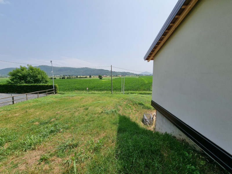 Orgiano (VI), appena fuori dal centro del paese, proponiamo in Vendita particolare Casa Singola n...