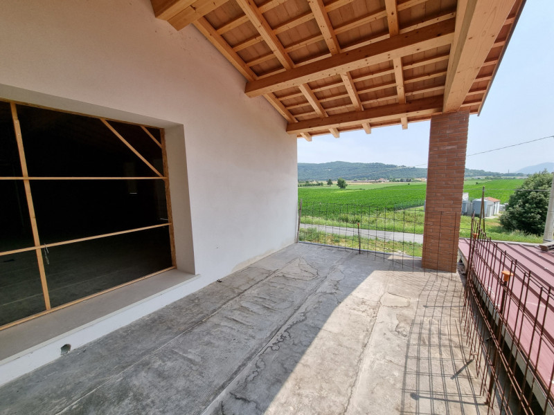 Orgiano (VI), appena fuori dal centro del paese, proponiamo in Vendita particolare Casa Singola n...