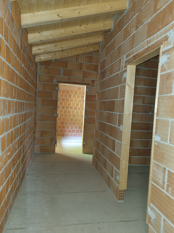 Orgiano (VI), appena fuori dal centro del paese, proponiamo in Vendita particolare Casa Singola n...