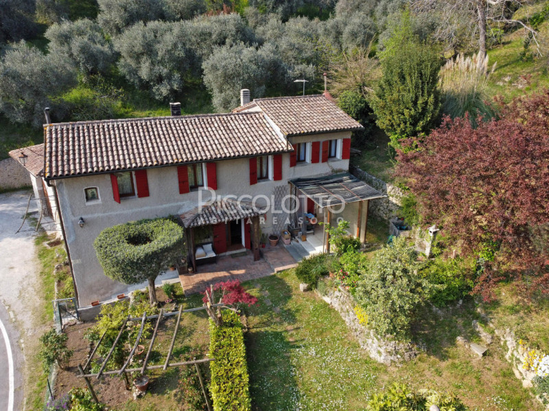 Rif. V5310 - Asolo, rustico da ristrutturare in vendita a pochi passi dal cuore dell’antico borgo...