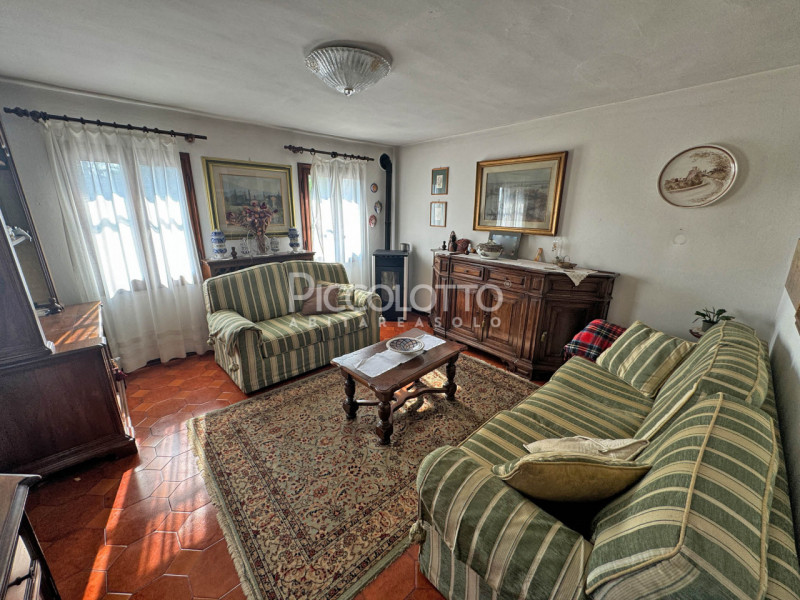 Rif. V5310 - Asolo, rustico da ristrutturare in vendita a pochi passi dal cuore dell’antico borgo...