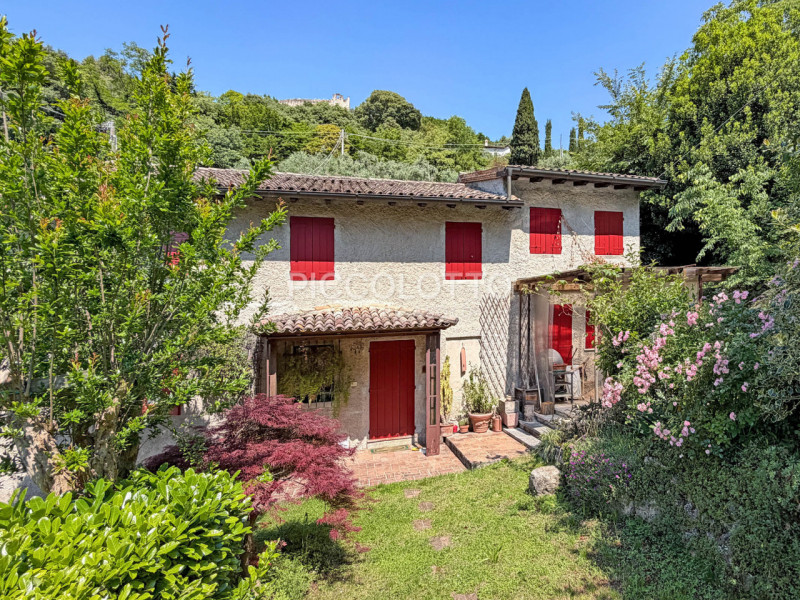 Rif. V5310 - Asolo, rustico da ristrutturare in vendita a pochi passi dal cuore dell’antico borgo...