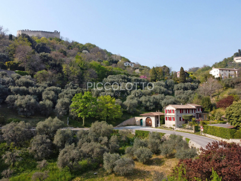 Rif. V5310 - Asolo, rustico da ristrutturare in vendita a pochi passi dal cuore dell’antico borgo...