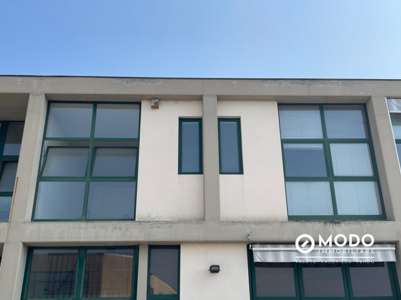 Laboratorio + Aree Esterne Esclusive IN VENDITA A DUEVILLE rif. 2543

Cerchi uno spazio tutto tuo...