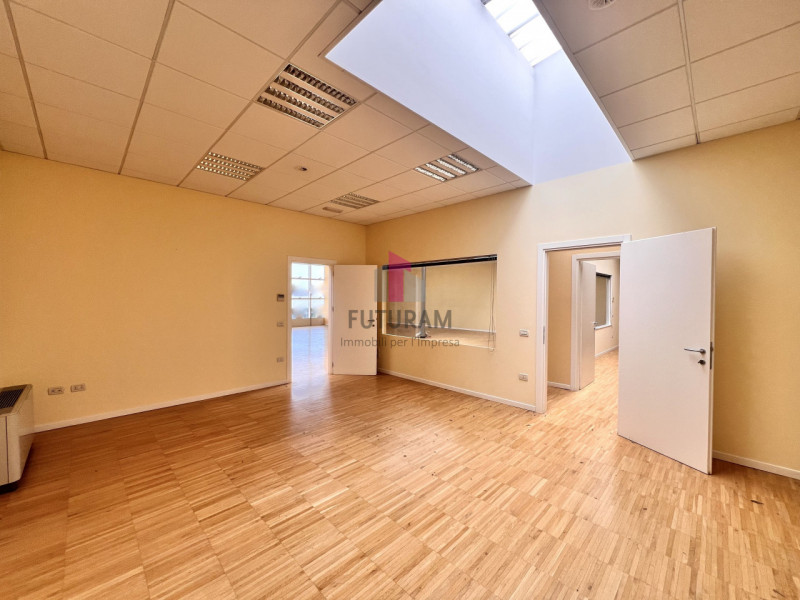Tra DUEVILLE e POVOLARO – RIF. 583FUTURAM - Per info 0444/310220

All’interno di recente zona art...