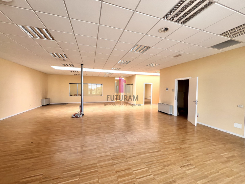 Tra DUEVILLE e POVOLARO – RIF. 583FUTURAM - Per info 0444/310220

All’interno di recente zona art...