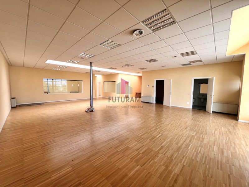 Tra DUEVILLE e POVOLARO – RIF. 583FUTURAM - Per info 0444/310220

All’interno di recente zona art...