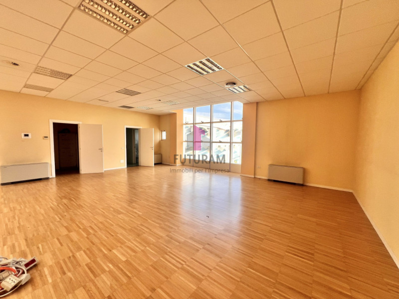 Tra DUEVILLE e POVOLARO – RIF. 583FUTURAM - Per info 0444/310220

All’interno di recente zona art...