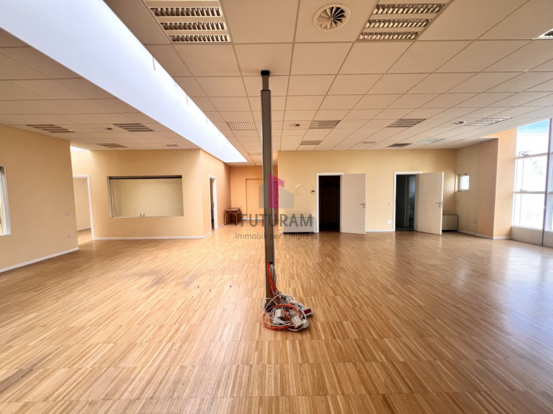 Tra DUEVILLE e POVOLARO – RIF. 583FUTURAM - Per info 0444/310220

All’interno di recente zona art...