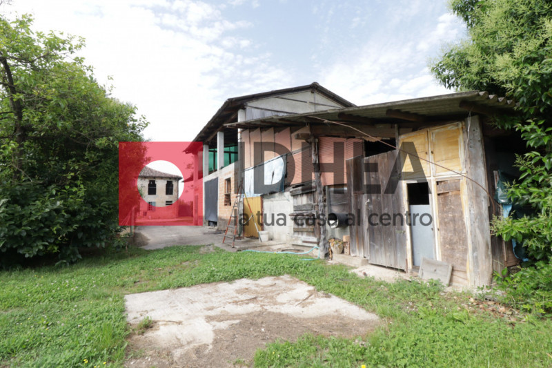 MOGLIANO - ZONA ZERMAN

""" RIFERIMENTO FM1"""

In tranquilla zona di campagna ma comodissima ai ...