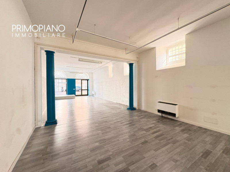 Grande negozio nel centro storico di Trento