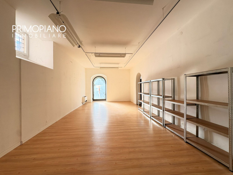 Grande negozio nel centro storico di Trento